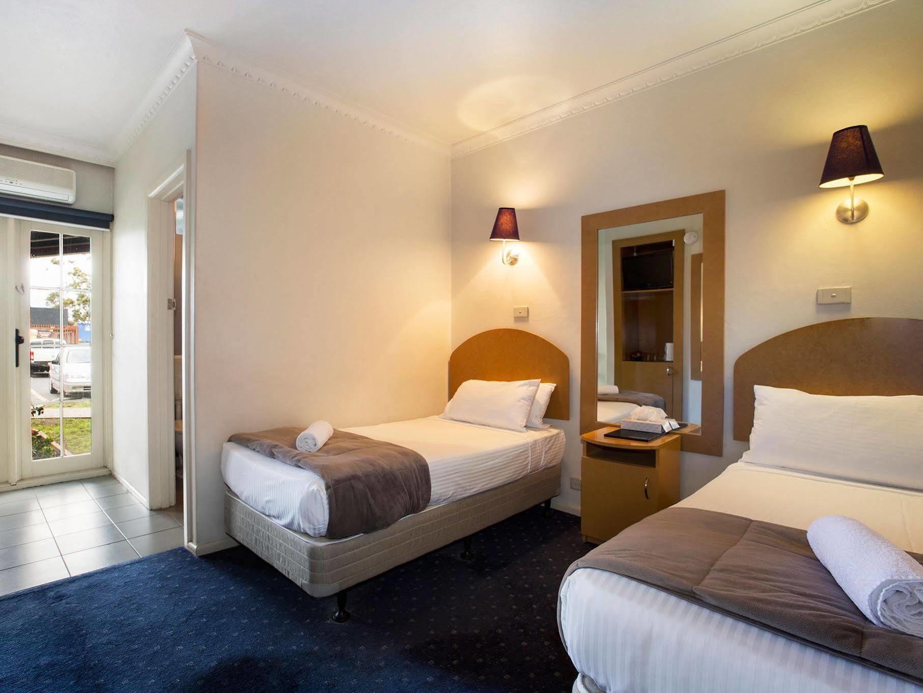 Nightcap At Skyways Hotel Melbourne Dış mekan fotoğraf