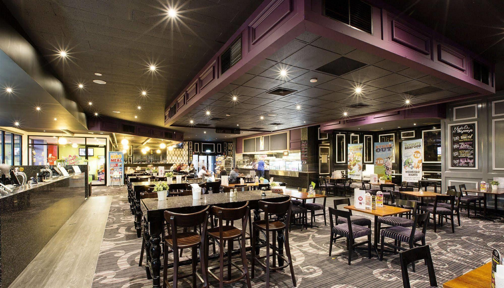 Nightcap At Skyways Hotel Melbourne Dış mekan fotoğraf